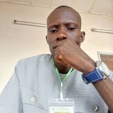 Une voiture climatisée "façon" au Nigeria 🇳🇬 le premier pays exportateur  de pétrole, et le pays le plus peuplé de l'Afrique.