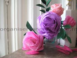 Assemblez les pétales sur des brochettes en bois. Creation De Roses En Papier Crepon Anniversaire Enfant