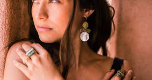 Collier avec pendentif rose et chaîne en argent