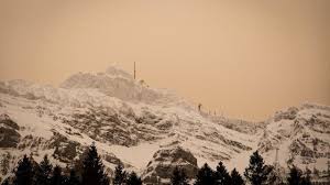 Aktuell liegt viel saharastaub in der luft, die hitzeblase über europa saugt sie an aus nordafrika. Wetter Santis In Roten Nebel Gehullt Saharastaub Trubt In Der Schweiz Den Himmel Ein Aargauer Zeitung
