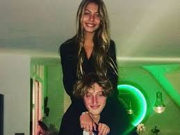 I due eroi dello sci italiano monopolizzarono la coppa del mondo dal 1971 al 1975 e a piero toccò quella del 1974 dopo la medaglia di bronzo in gigante ai mondiali di st. Photo Amis De Coeur Stella Belmondo Tres Proche De Joalukas Le Fils De Yannick Noah Stella Belmondo Yannick Noah Fils