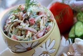 Salat S Kolbasoj I Ogurcami Svezhimi