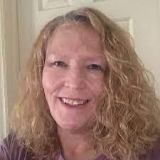 Leanne Chase's Instagram, Twitter & Facebook