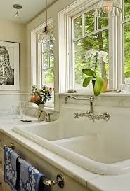 which faucet goes with a farmhouse sink?