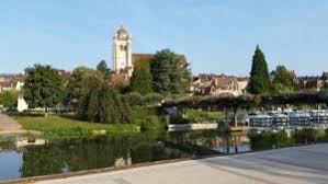 Insgesamt hat die stadt 46 hotels. Frankreich Auf Dem Doubs Zwischen Dole Und Besancon Mitten Dr In