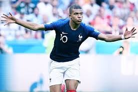 Karim benzema 5,5 yıl sonra fransa milli takımı'na döndü! Fransa Milli Futbol Takimi
