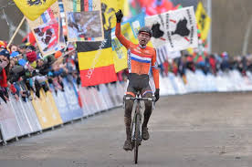 Van aert riposteerde met een straffe versnelling puur. Van Der Poel Pakt Als Jongste Ooit Wereldtitel Veldrijden De Volkskrant