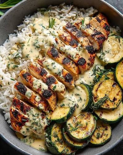 MikFit Approved Meal Chicken, rice, veggie. Sauce of choice. 