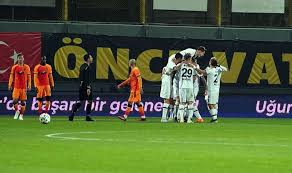 Wallpaper duvar kağıdı fotoğraflar resimler futbol resimleri galatasaray. Galatasaray 7 Resmi Mac Sonra Kaybetti