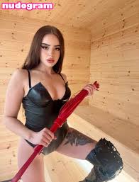 Mistress Elliana - Raw images