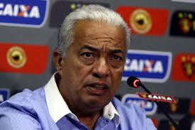 Um jogador de R$ 300 mil ou três de R$ 100 mil? Debatendo a formação do  elenco