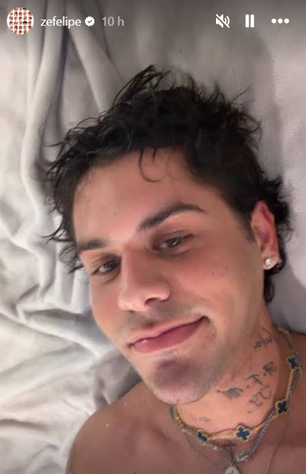 Após Acidente Ao Se Barbear, Zé Felipe Aparece Com Novo Visual