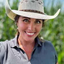 Aimee Burke's Instagram, Twitter & Facebook