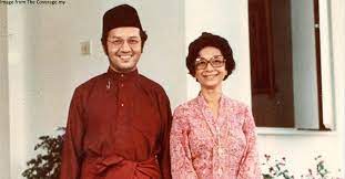 Siti hasmah binti haji mohamad ali (born 12 july 1926) is the spouse and wife of mahathir mohamad, the 4th and 7th prime minister of malaysia. 4 Amazing Things You Might Not Have Known About Our First Lady Tun Dr Siti Hasmah