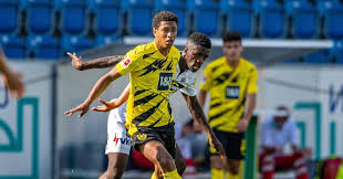 Markus braun hatte den am knie operierten abwehrspieler aus der klinik am isar park in plattling abgeholt, die weitere rehabilitation erfolgt nun in dortmund. It Took Jude Bellingham Just 45 Minutes To Show He S Perfect For Bvb Planetfootball
