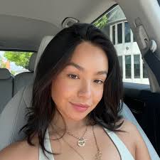 Can anyone recommend a hair stylist? I'm looking for a stylist for this  Sunday 12/22 early morning 😅