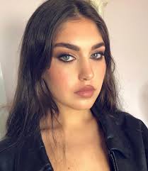 Long overdue catch up and 3 years to char about! @kia.pearl is one of the  first faces I painted in Margaret river nearly 8 years ago and I still love  our chats,