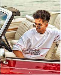 Harrdy Sandhu Is A Famous Indian Actor And Singer He Dreamed Of Playing Cricket And Had To Give Up The Game Due To Injury In 2020 Hardy Sandhu Cool Boy Image Singer