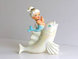 Decorative bronze resin figurines of the mythical sea creatures feature intricate detail to the fishtail and rocks. Pin On Vintage Mermaids