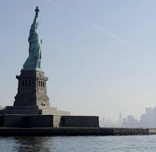 Die freiheitsstatue war zu ihrer zeit das grösste denkmal der welt. Freiheitsstatue In New York Symbol Fur Die Sehnsucht Von Millionen Menschen Welt