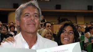 Claudio baglioni, nome completo claudio enrico paolo baglioni (roma, 16 maggio 1951), è un cantautore, musicista e conduttore televisivo italiano. Chi E Rossella Barattolo Compagna Di Claudio Baglioni