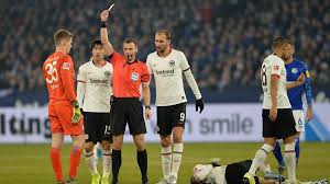 Und ganz nebenbei, von fast niemandem bemerkt, hat schalke schonmal angefangen zu schaufeln. Fc Schalke 04 Rote Karte Fur Alexander Nubel Uberschattet Sieg Gegen Eintracht Frankfurt Eurosport
