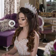Pin By Gizem On Diybesthairstyles2019 Engagement Hairstyles Wedding Tiara Hairstyles Elegant Wedding Hair