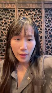 Dry shampoo hack: sprinkle → massage → even better if you’ve got a brush to  comb it through. Fresh hair in seconds!, #dryshampoo #viori #vioripro