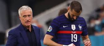 La manovra dei bleus è lenta e prevedibile, la selezione allenata. Byuwechl8uihcm