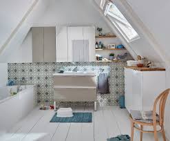 Amenagez Une Salle De Bains Sous Les Combles C Est Possible On Choisit Des Meubles Aux Rangements I Meuble Sous Vasque Maisons De Reve De Luxe Salle De Bain