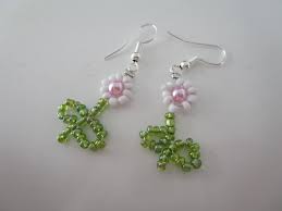 Il s'agit de plaisir et boucles d'oreilles multicolores faciles faite avec cerceaux de boucle d'oreille mais fixée aux crochets de boucle d'oreille pour faire une. Novopristignal Obrni Vnimanie Na Slozhen Explication Boucles D Oreilles En Perles De Rocailles Das Schulz Com