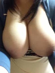 爆乳】自撮りでおっぱい自慢する爆乳素人 画像46枚 | エロログZ