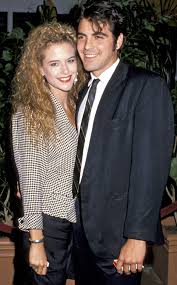 George clooney ingin mencekik aktris muda britt robertson memori romantis george clooney saat melamar amal alamuddin dalam wawancara dengan female first , clooney mengakui dirinya. Whoopi Goldberg Ssst Ternyata Dulu Mereka Pernah Pacaran Part 2 George Clooney Kelly Preston Kapanlagi Com