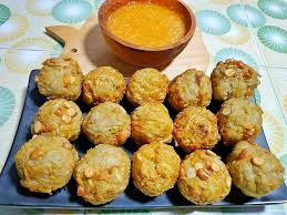 Ada cukup banyak proses yang perlu anda lalui. Resep Camilan Uyen Bola Talas Khas Pontianak By Diana Then