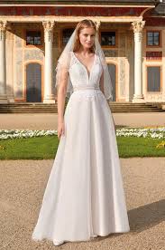 Maybe you would like to learn more about one of these? Brautkleid Janika Mit Schleppe