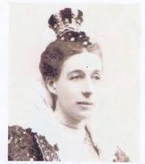 Henrietta Pearce's Instagram, Twitter & Facebook