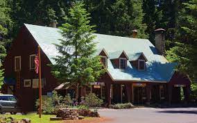 The closest gas stations outside the park are in prospect (29 miles west of the fee booth) and chiloquin (30 miles south of the fee booth). Lodging Hotels And Suites Near Crater Lake Oregon