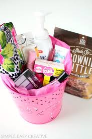 Birthday Gift Basket Ideas For Women Gift Basket For Women Birthday Mother S Day Or Just Because This Gift Basket Is Easy To Gift Baskets For Women Homemade Gift Baskets Valentine Baskets
