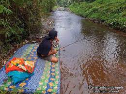  Ngakak 10 Potret Tingkah Aneh Orang Saat Mancing Aneh Orang Lucu