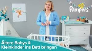Eine frage, die sich nicht pauschal beantworten lässt, denn der. Altere Babys Kleinkinder Ins Bett Bringen Tipps Vom Schlafcoach Pampers Experten Service Youtube