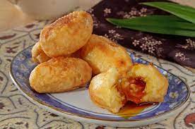 Oalaaah, tape goreng ternyata, wkwkwkw, memang tape goreng ini lah. Rondo Royal Makanan Janda Khas Jepara