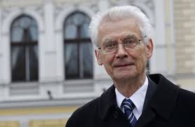 Dr. Roesky predstavlja kemijo na zabaven način