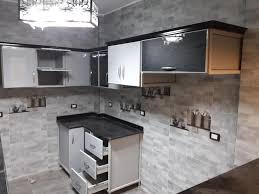 مطبخ رمادي فاتح في اسود ضلفه اكليرك Uv مطابخ الوميتال حديثة Facebook