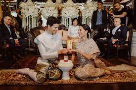 Information on traditional thai wedding, buddhist religious rituals and custom ceremonies. Traditional Thai Meets Modern Eclectic A Mystical Garden Wedding In Northern Thailand Green Wedding Shoes