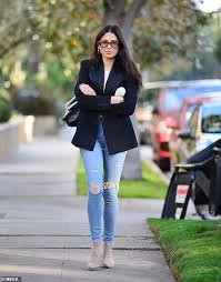 She has also been a spokesperson for south korean conglomerates lg. Bold And Beautiful Model Jessica Gomes Looks Stylish As She Arrives For A Business Meeting In La Daily Mail Online