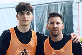 Man Utd's new superstar Alejandro Garnacho is obsessed with his hero  Ronaldo, but plays with Messi for Argentina | The Irish Sun