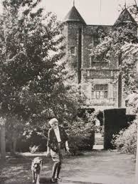 Marco Martella Un Petit Monde Un Monde Parfait Photos Etranges Vita Sackville West Jardin Foret