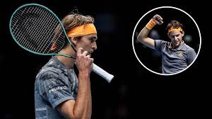 Austrian wunderkind dominic thiem is using the old babolat pure strike 18×20 with babolat vs touch black (natural gut). Aus Im Halbfinale Der Atp Finals Alexander Zverev Scheitert An Kumpel Dominic Thiem Sportbuzzer De