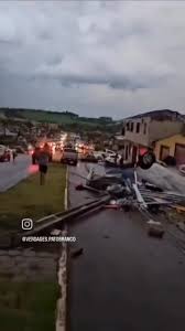 Imagens duras do Paraná hoje., Quem já rodou esse Estado inteiro, como eu  fiz por tantos anos no jornalismo, sabe o quanto essa chuva assusta mas o  quanto o nosso povo paranaense é forte e parceiro ...
