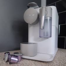 The lattissima one coffee machine is one touch milk system that lets you indulge in barista style cappuccinos and lattes from the comfort of your home. Review Nespresso By De Longhi Lattissima One En500 Bw Real Mum Reviews